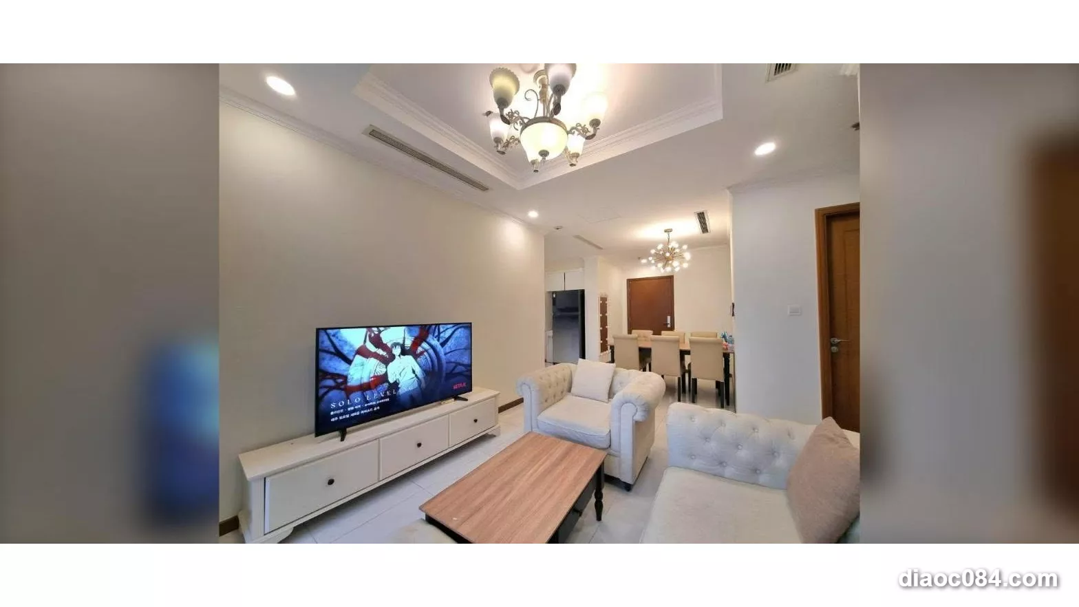 Bán căn hộ Vinhomes Central Park full nội thất, bồn tắm, view city tầng trung